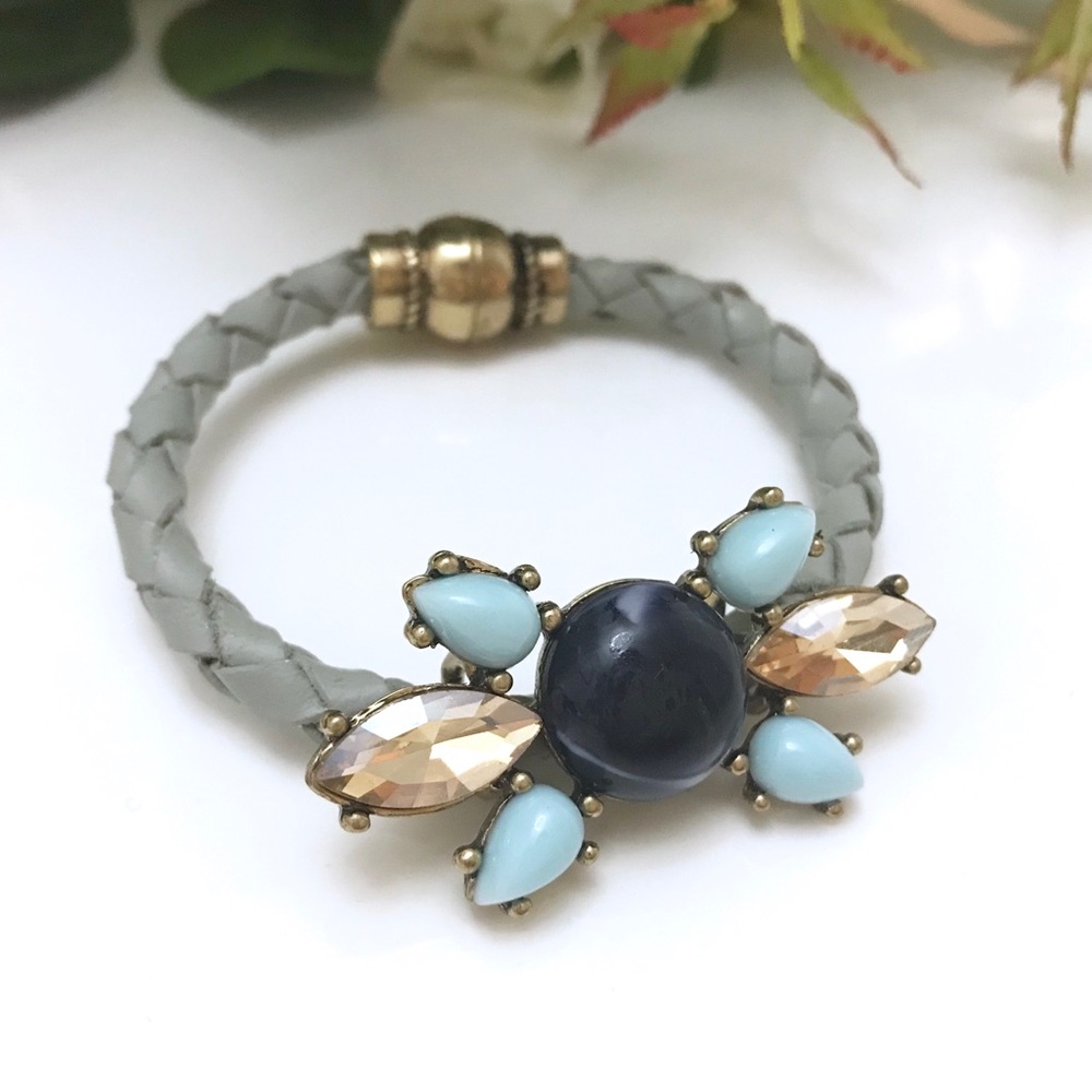 ♦️sold♦️Leather crystal beaded bracelet